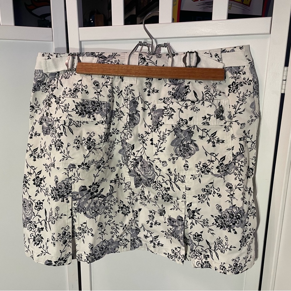 Gloria Vanderbilt skort great for any occasion. .